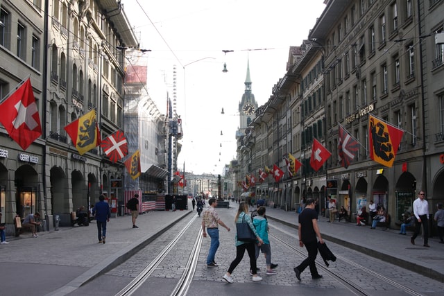 +++ Achtung Sperrfrist (Print, Radio und Online): 18.00 Uhr +++ARD-DeutschlandTREND: Zwei Drittel sehen in Freihandelsabkommen vor allem Vorteile für Europa